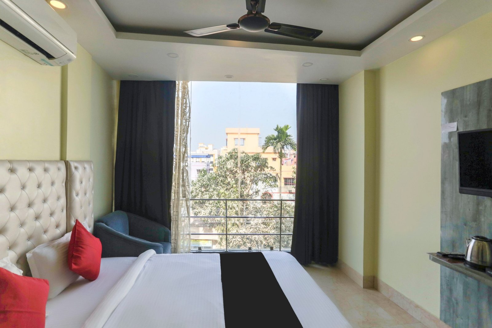 Aspiring Inn Kolkata Deluxe Room